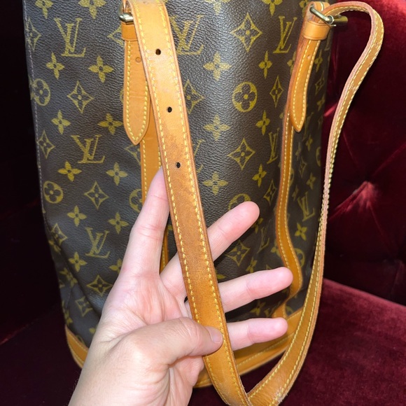 SOLD Authentic LOUIS VUITTON Monogram Bucket GM Shoulder Bag M42236 - Picture 2 of 11